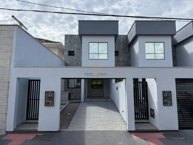 Sobrado para Venda em Palhoça - 2